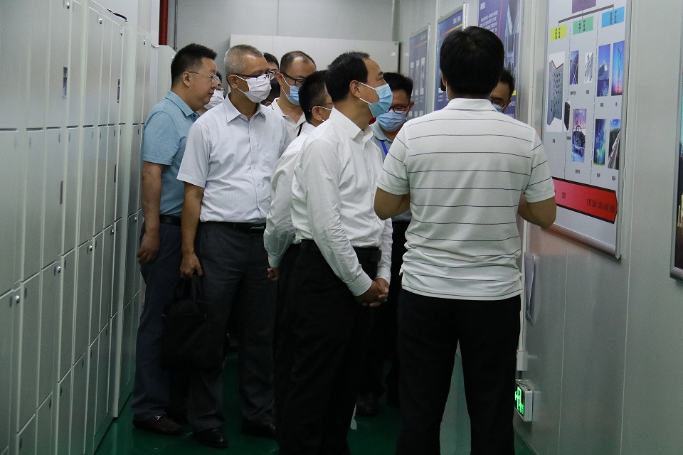 东莞市长吕成蹊访问亚搏yabo(中国)半导体 20211008.jpg
